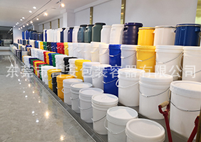 操小日本的逼吉安容器一楼涂料桶、机油桶展区